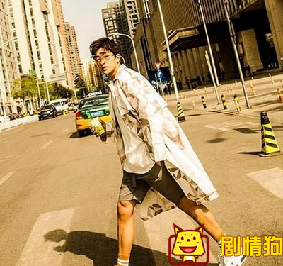 父子雄兵中的machel哥是谁演的 屈楚萧还饰演过什么角色